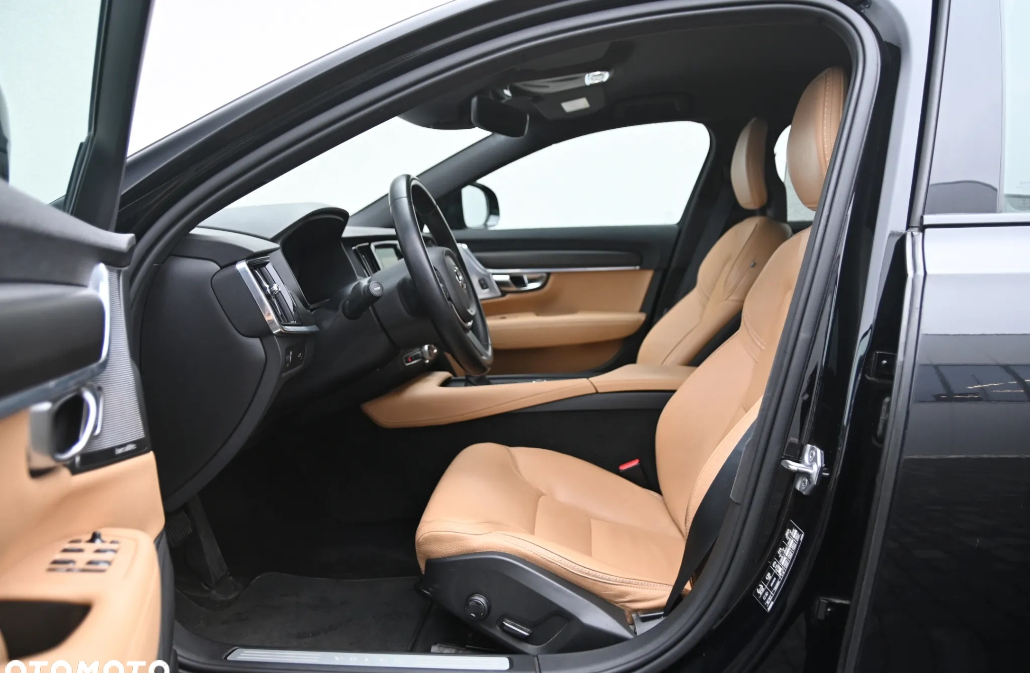 Volvo V90 Cross Country cena 103000 przebieg: 219518, rok produkcji 2017 z Lwówek małe 379